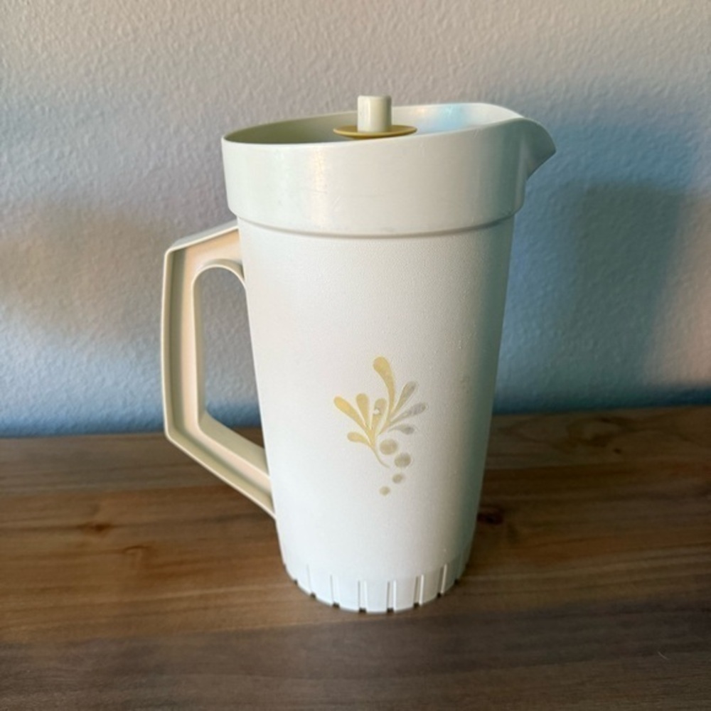 Vintage 1970’s Tupperware pitcher